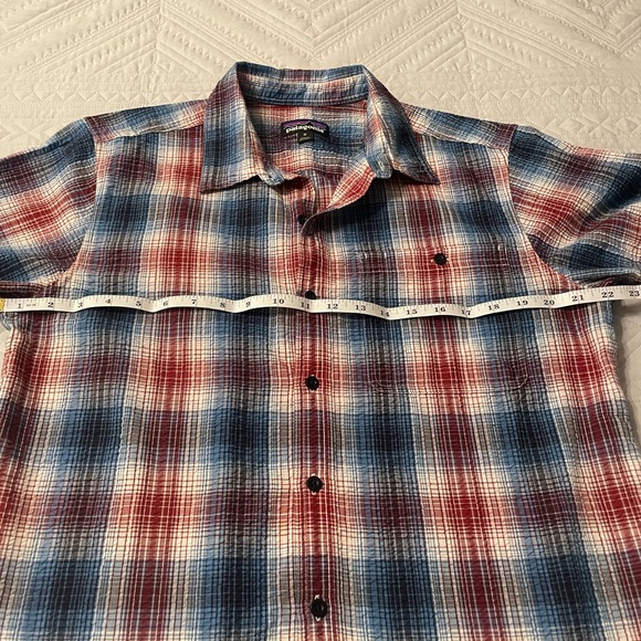 Patagonia Men's Casual Plaid Shirt in Red and Blue - Picture 7 of 7